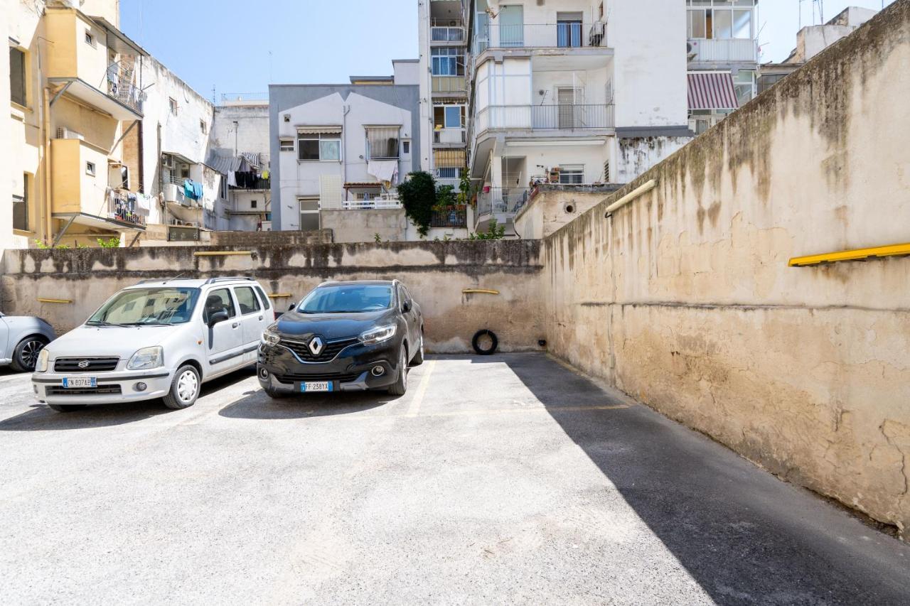Universita & Stazione Airy Apartment With Parking Bari Exterior foto